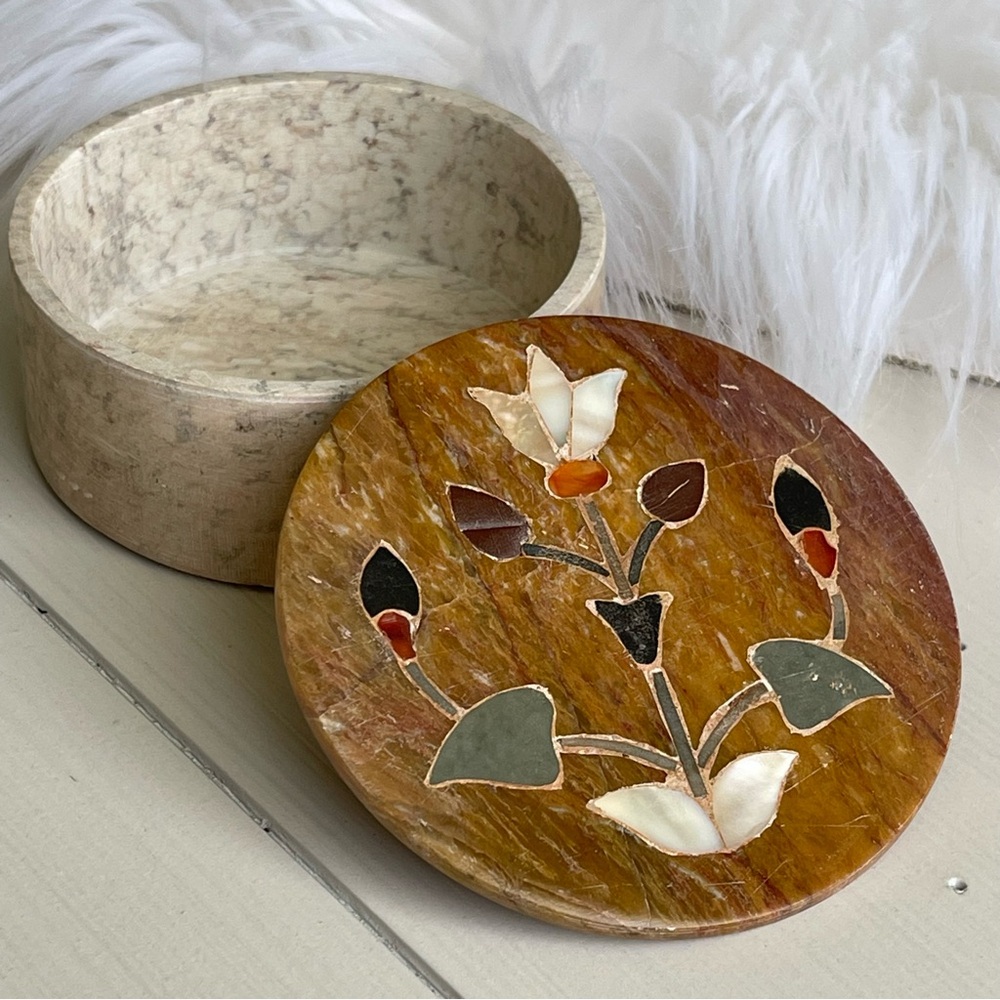 Vintage Floral Inlaid Designer India Soap Stone Mother Of Pearl Trinket Box 3x3